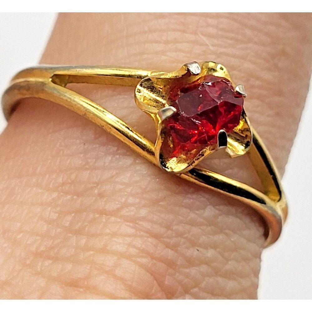 Vintage Red Crystal 4 Prong Goldtone Ring Size 8 Adjustable